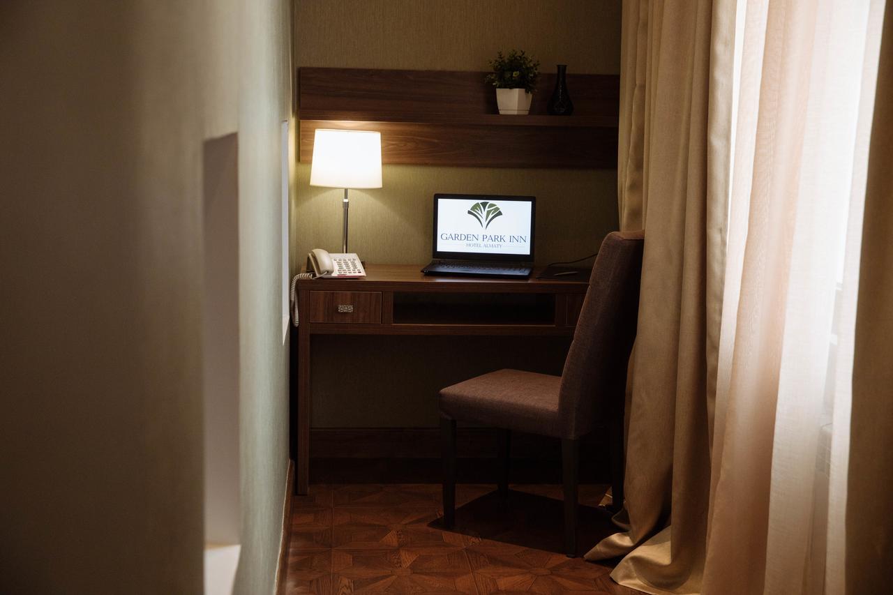Garden Park Inn อัลมาตี ภายนอก รูปภาพ