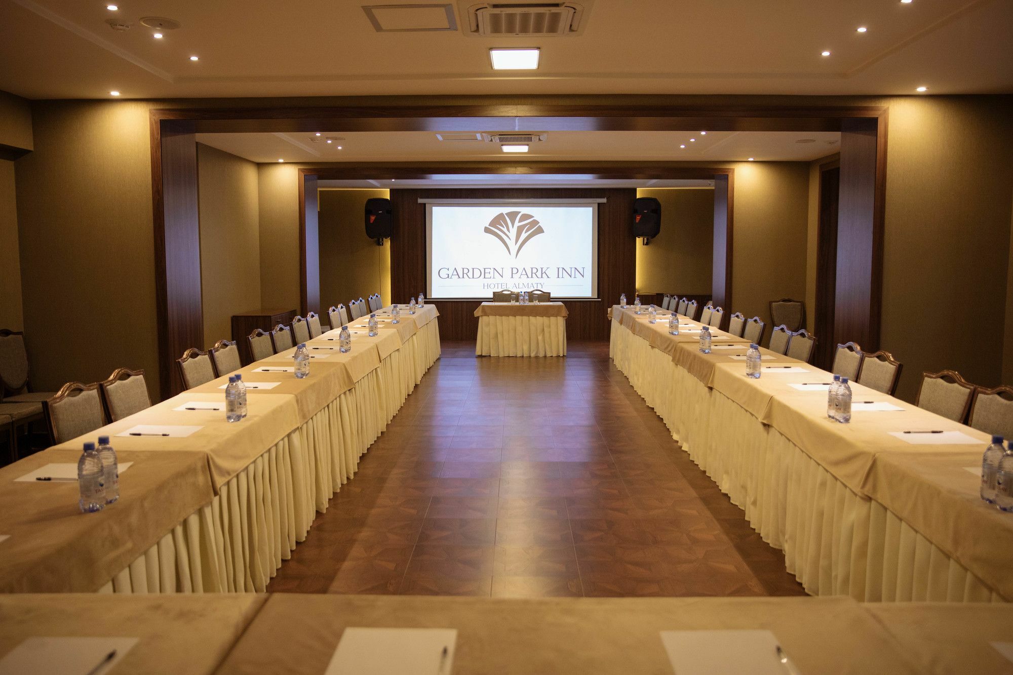 Garden Park Inn อัลมาตี ภายนอก รูปภาพ